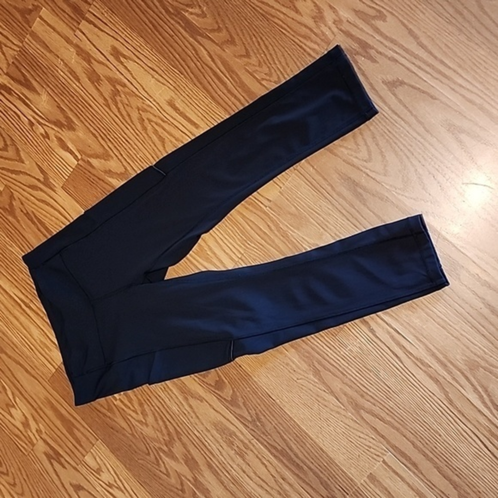 Lululemon size 4 crop‎ legging black
